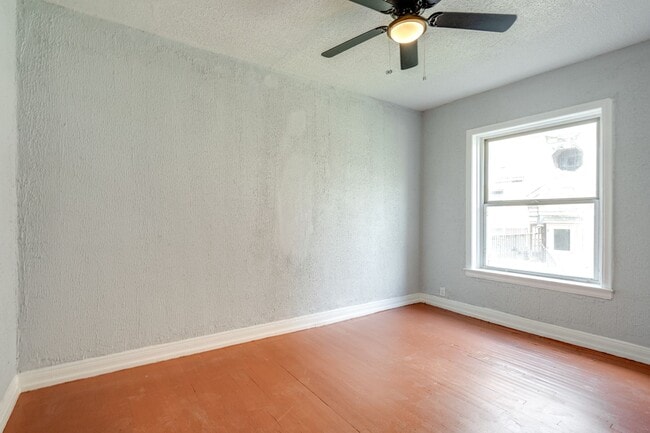 Building Photo - 2840 S Moreland Blvd