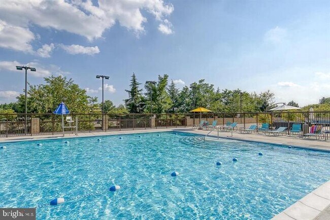 Building Photo - 3701 S George Mason Dr