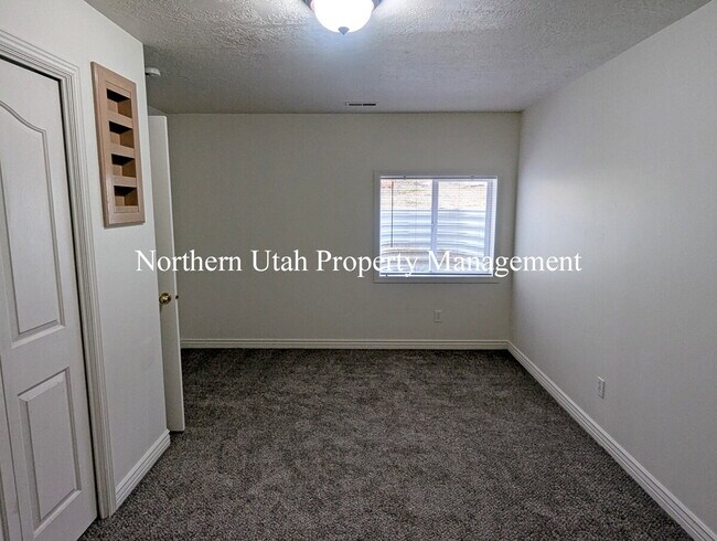 Building Photo - 3 Bed 2.5 Bath HVAC