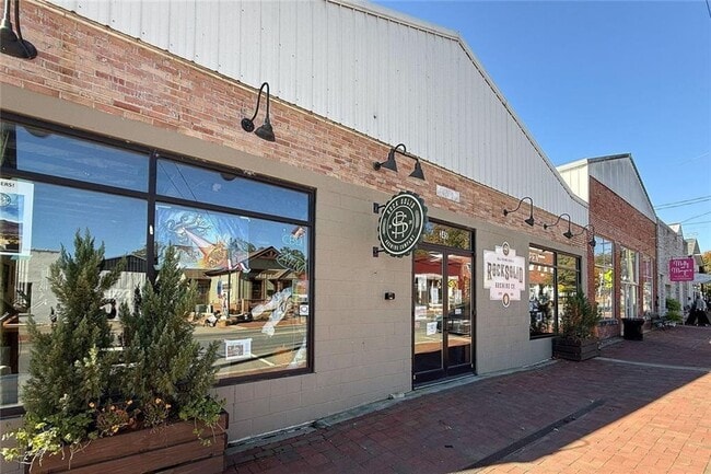 Building Photo - 255 Lowry St