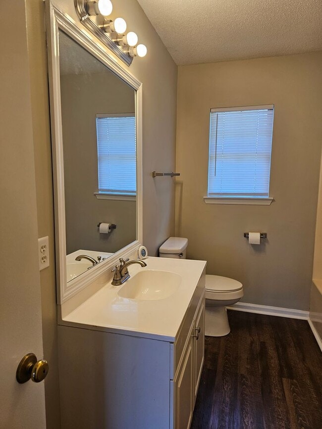 Building Photo - 5007B N. Moore Lane