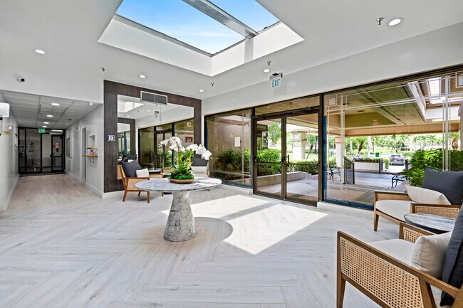 Building Photo - 5153 Oakhill Ln