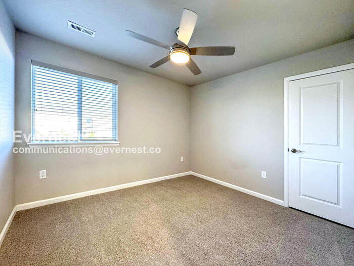 Building Photo - 10855 Hayloft St