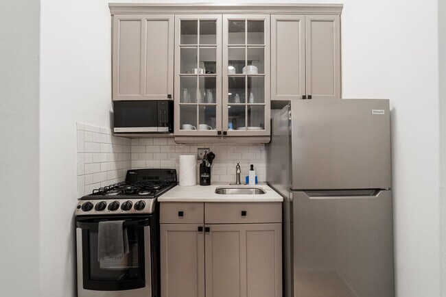 Building Photo - 68 E Cedar St