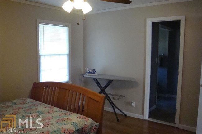 Building Photo - 2995 Riviera Dr