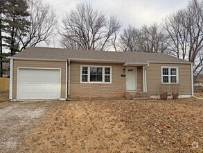 Building Photo - Cute, Clean, and Updated! 3 Bed/1 Bath nea...