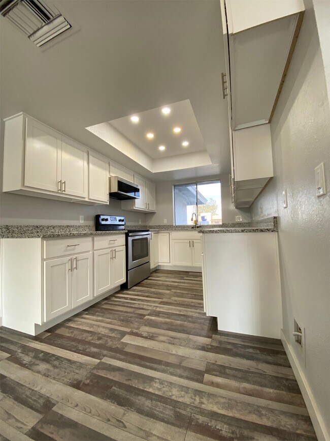 Building Photo - 4007 W Rue De Lamour Ave