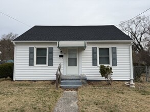 Building Photo - 711 Dennis St