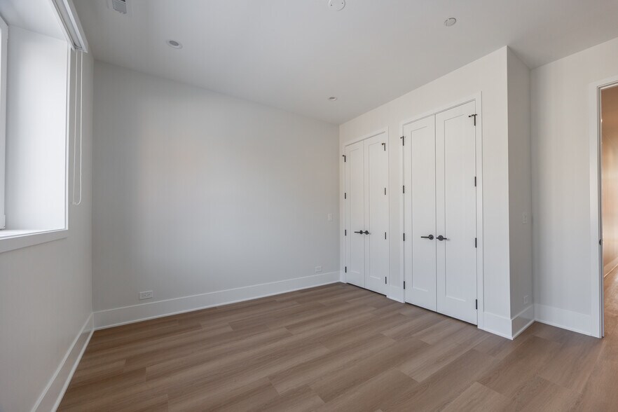 Building Photo - 1610 W Grand Ave