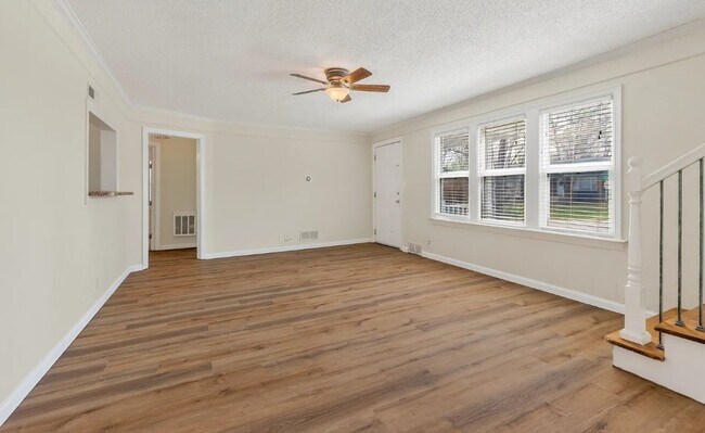 Building Photo - 3 BR/1BA | Newly Renovated Single Family Home | Great backyard| In Blue Springs!