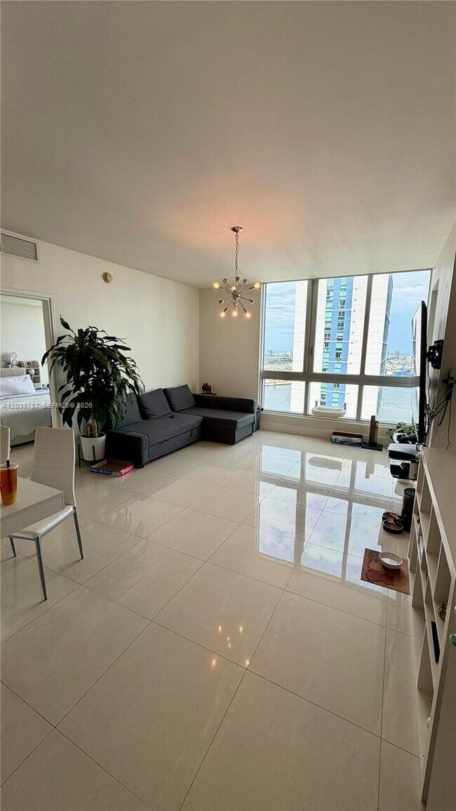 Building Photo - 300 S Biscayne Blvd