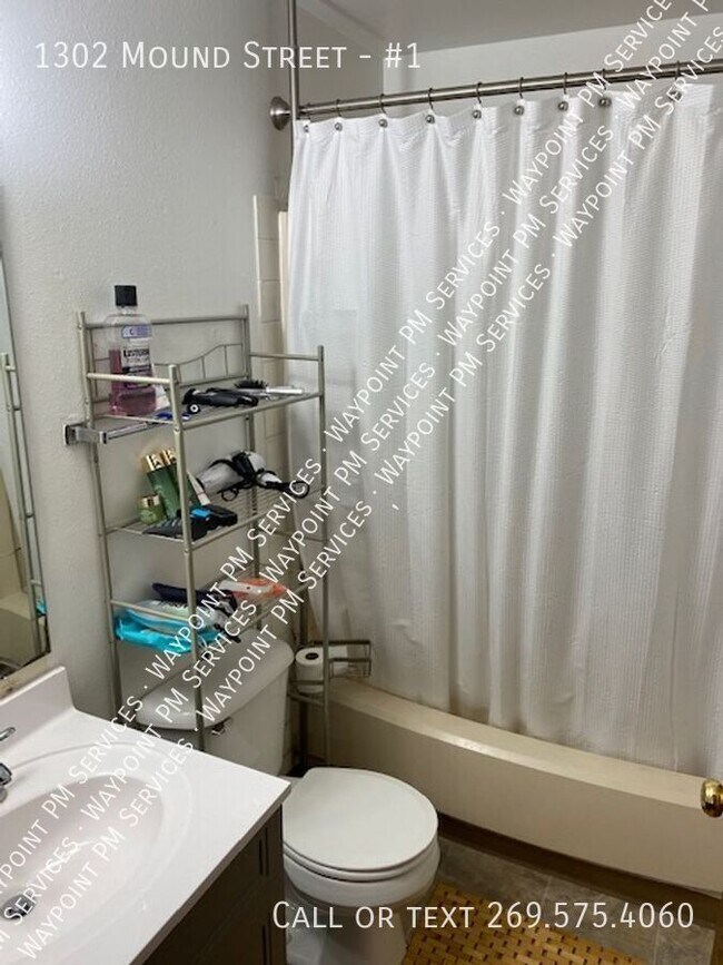 Building Photo - 1302 Mound St