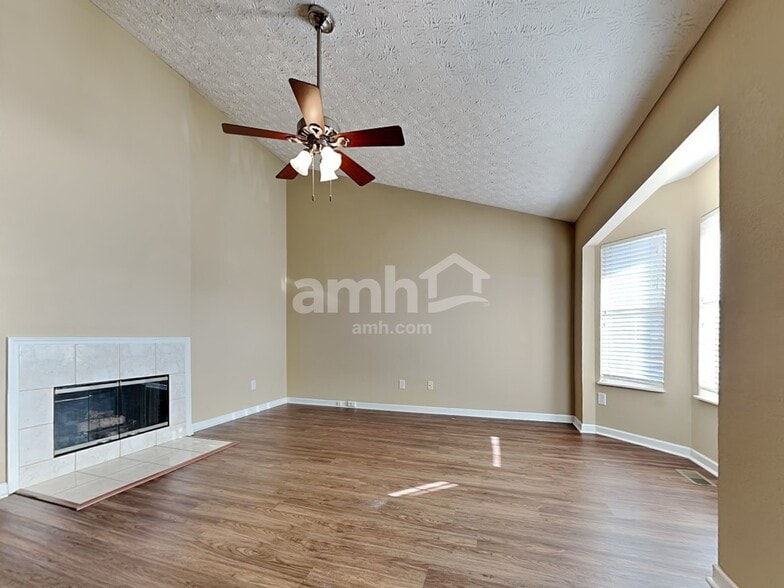 Building Photo - 1324 Hunters Way Ct