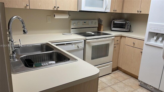 Building Photo - 772 SW 106th Ave