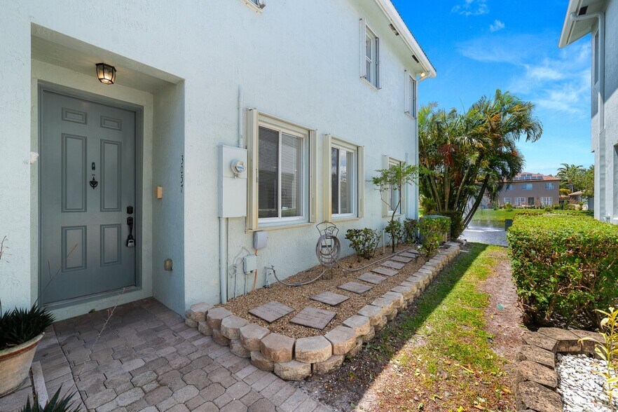 Building Photo - 3057 Laurel Ridge Cir