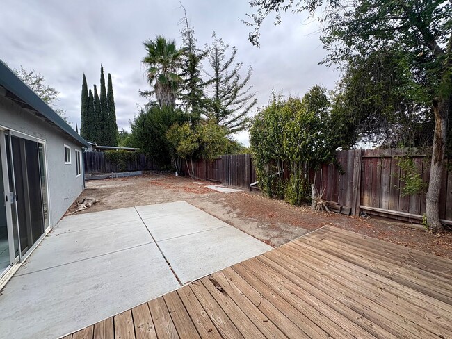 Building Photo - 3 Bedroom 2 Bath Single story home in Antioch