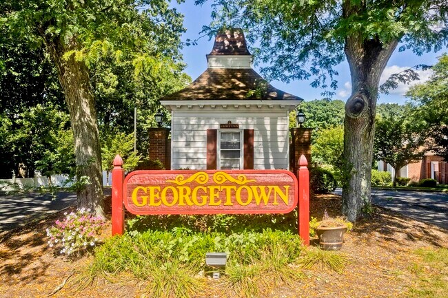 Building Photo - 40 Yorktown Dr