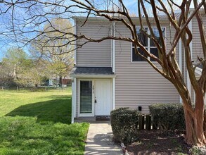 Building Photo - End unit 3 Bedroom Townhome