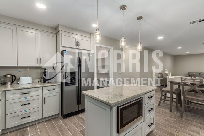 Building Photo - Beautiful Large Furnished Home w/A Pool