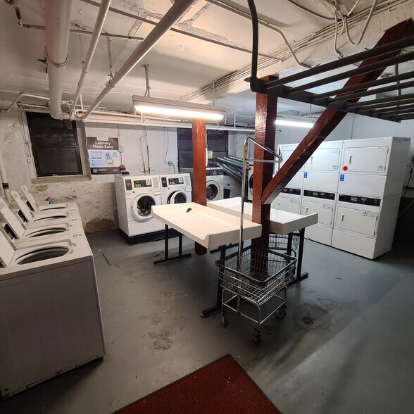 Building Photo - 7612 Park Ave