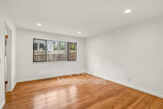 Building Photo - 4083 Sunset Ln