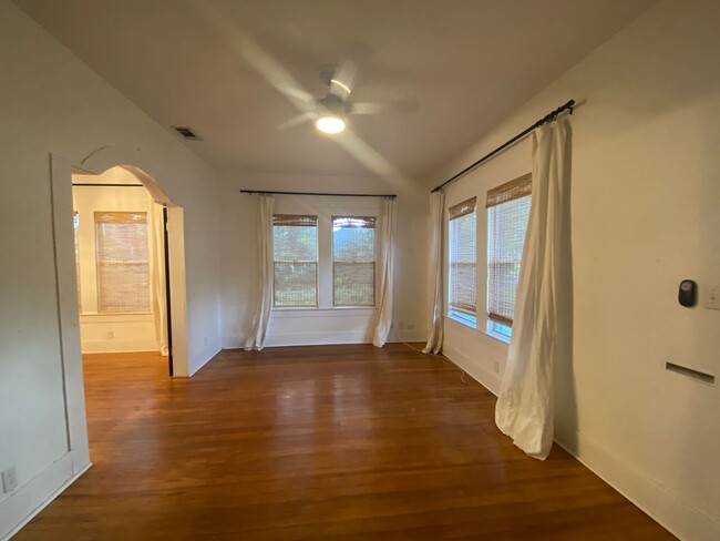 Building Photo - 2 BEDROOM WITHIN WALKING DISTANCE TO UMHB