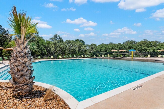 Building Photo - 3 Bed 2 Bath