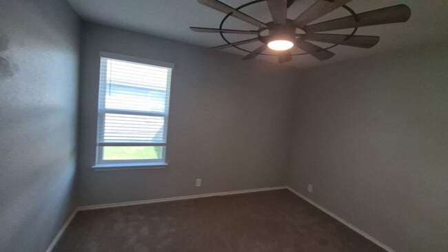 Building Photo - 345 Middle Grn Lp