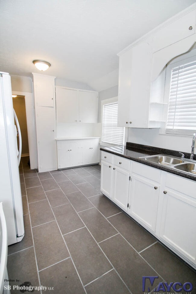 Building Photo - 3 bedroom 1.5 Bath house newly remodeled!