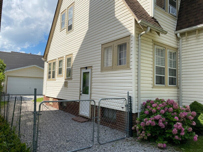 Building Photo - 3484 Blanche Ave