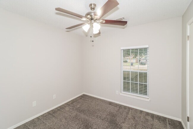 Building Photo - 6124 Kensington Cir