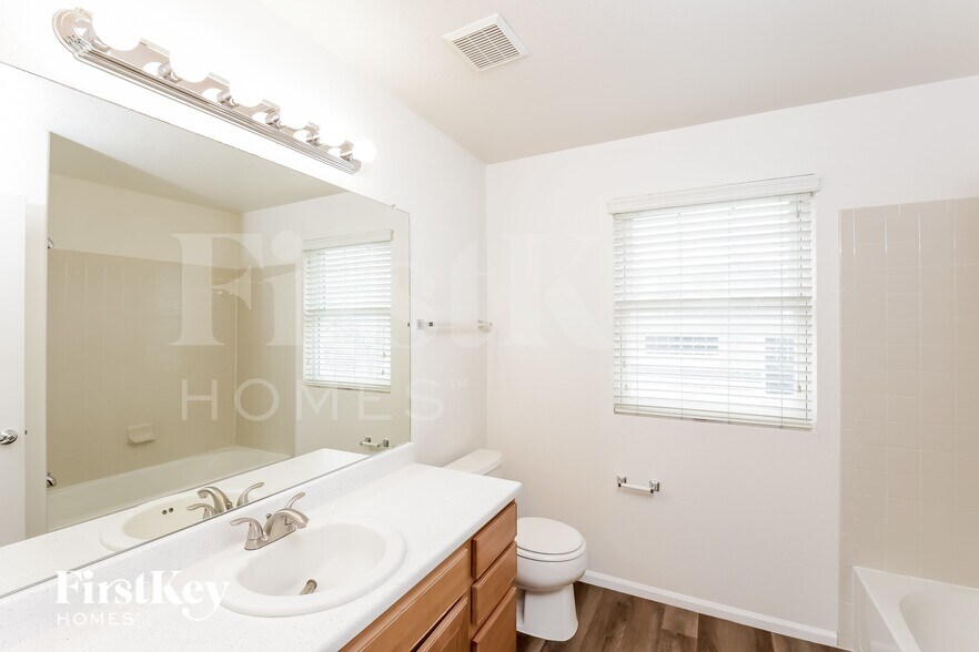 Building Photo - 3011 S Jericho Way
