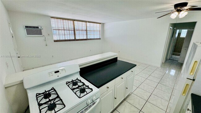 Building Photo - 8000 Tatum Waterway Dr