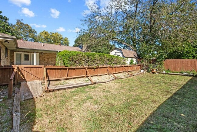Building Photo - Charming 3-Bedroom Home with Garden Oasis