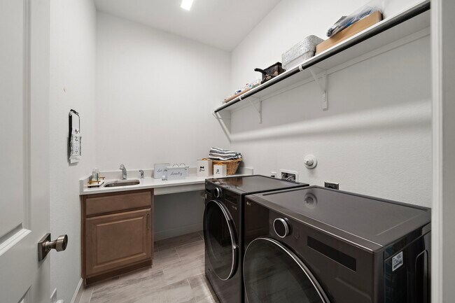 Building Photo - 7519 Congress Trl Wy