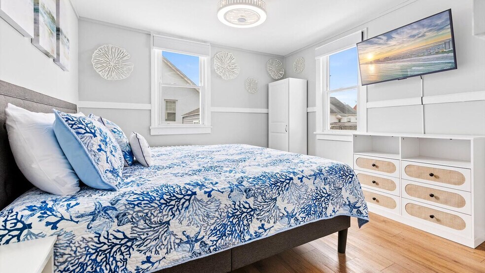 Building Photo - 228 N Dudley Ave