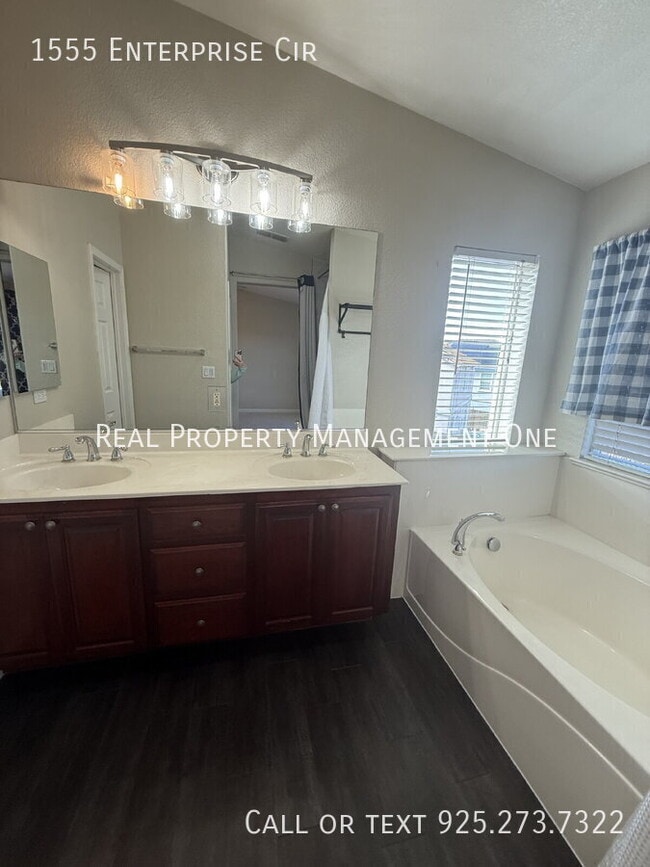 Building Photo - 1555 Enterprise Cir