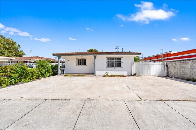 Building Photo - 361 E 39th St