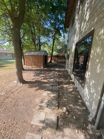 Building Photo - 4307 Pawnee Trl