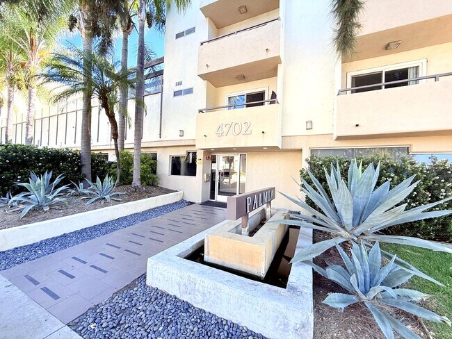 Building Photo - Fantastic Spacious 2 bed 2 bath condo in prime Sherman Oaks - Studio City with Pool and Gym!