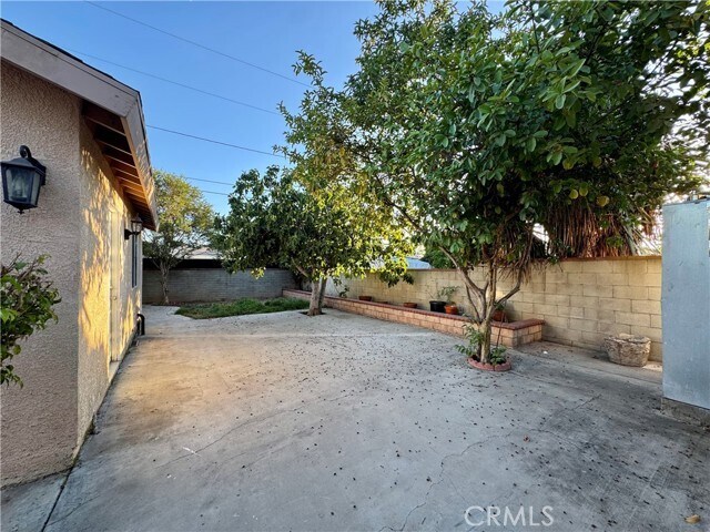 Building Photo - 825 San Marino Ave