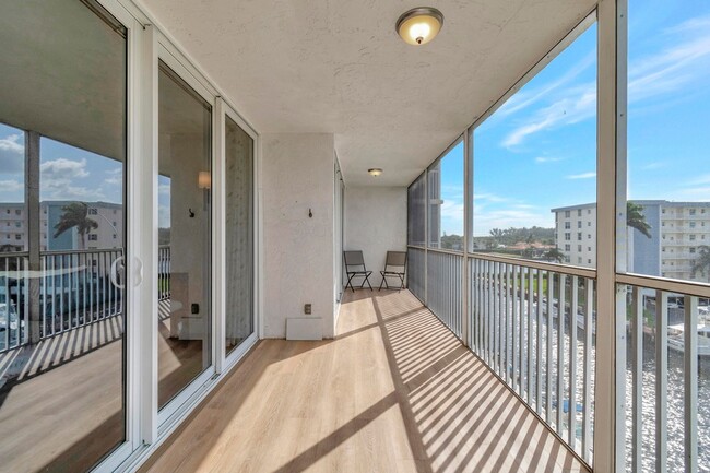 Building Photo - 1 Harbourside Dr