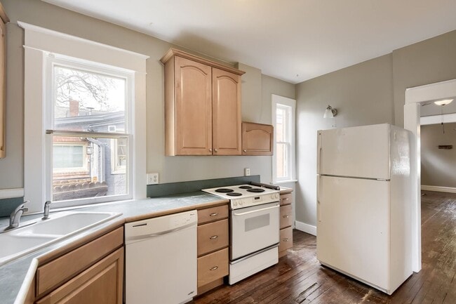 Building Photo - LOCATION LOCATION!! Brick townhome located in the highly desirable Wash Park West neighborhood!