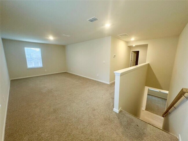 Building Photo - 327 Vly Oak Dr
