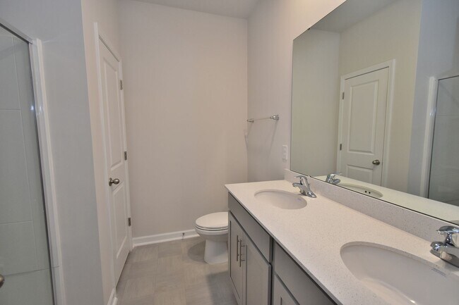 Building Photo - 163 Rosemount