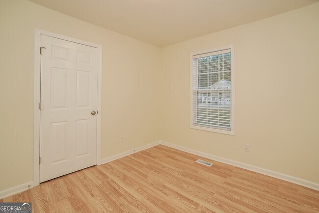 Building Photo - 757 Newport Dr