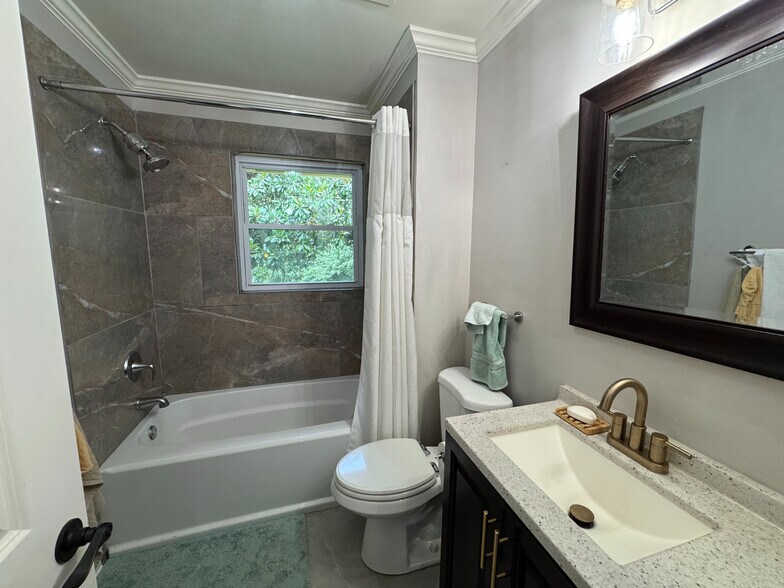 Building Photo - Room in Duplex on Eastridge Rd SW