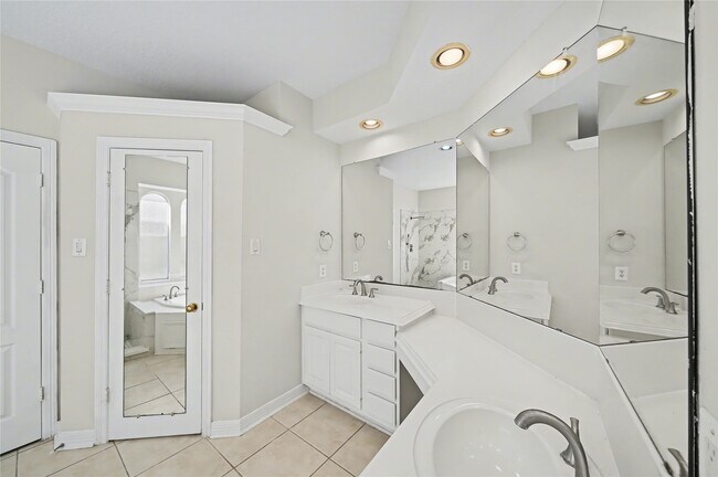 Building Photo - 5807 Bayberry Way