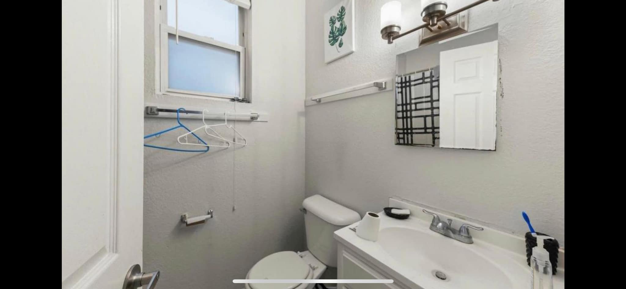 Bathrooms have been updated since this photo with new mirrors and fixtures - 1539 N Campbell Ave