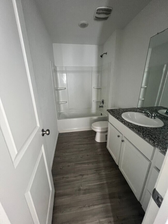 Building Photo - Paloma 3 bedroom, 2 bath home